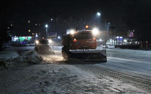 За время снегопада на дороги Караганды рассыпали 2,5 тысячи тонн пескосоляной смеси