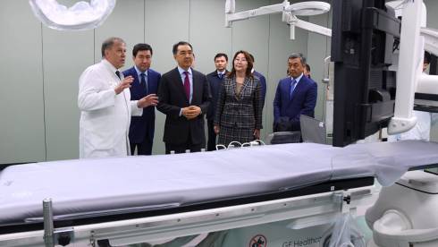 Операции на сердце проводят в Жезказгане: Б. Сагинтаеву показали новейшее медицинское оборудование