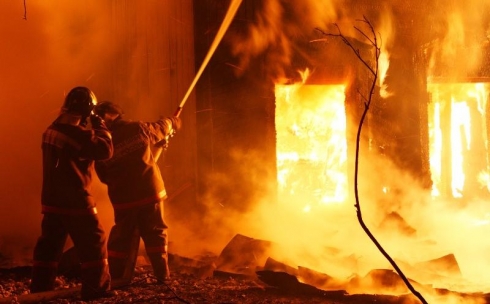 В Караганде пожар в частном доме унес жизнь пожилого мужчины
