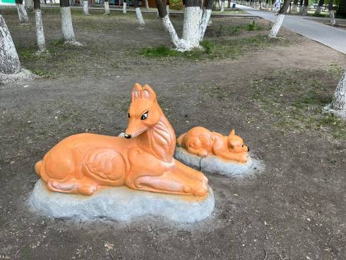 В Центральном парке Караганды отреставрировали советские скульптуры