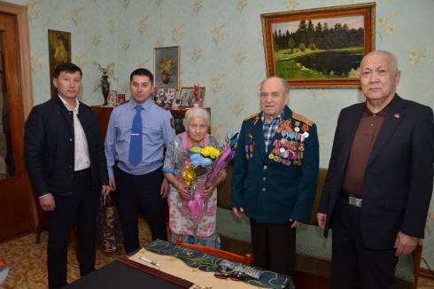 Сотрудники ДВД Карагандинской области поздравили своих ветеранов с Днем пожилых людей