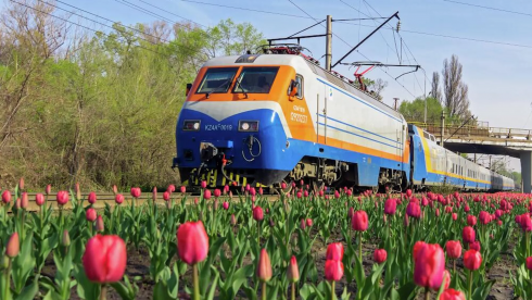 Дополнительные поезда запустят в Казахстане на праздники в марте