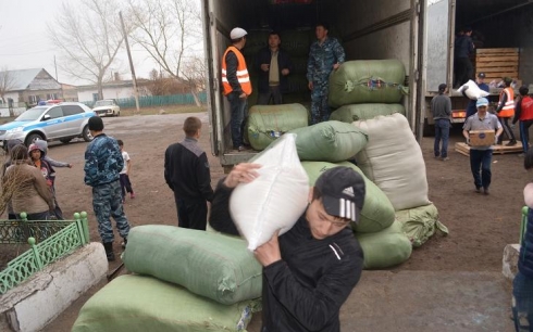 Более 70 тонн гуманитарного груза прибыло в Токаревку из Атырау
