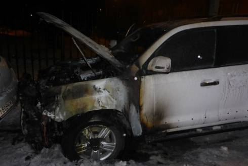 В Темиртау злоумышленники вновь сожгли дорогую машину
