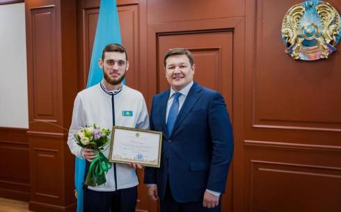 Карагандинский гимнаст получил благодарственное письмо от имени Президента Казахстана