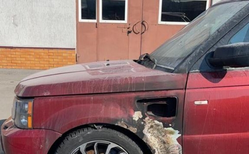 Полиция Карагандинской области ищет поджигателя автомобиля в Сарани