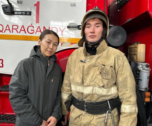Карагандинский пожарный спас подростка из горящей квартиры