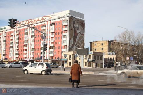 «20 лет ничего не меняется»: известный стендап-комик о дороге на улице Гоголя в Караганде