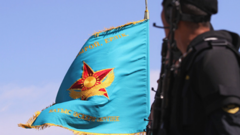 Казахстанцы празднуют День защитника Отечества