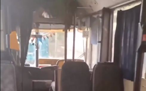 Как решето: карагандинцы пожаловались на дырявую крышу автобуса № 73