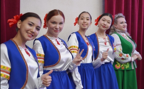 Юбилейный румынский фестиваль «Мэрцишор» провели в Караганде