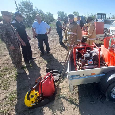Начальник ДЧС Карагандинской области проверил готовность добровольных пожарных Осакаровского района