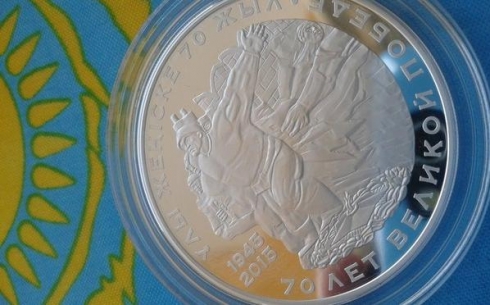 В память о Великой Победе Национальный Банк дарит серебряные монеты ветеранам Казахстана