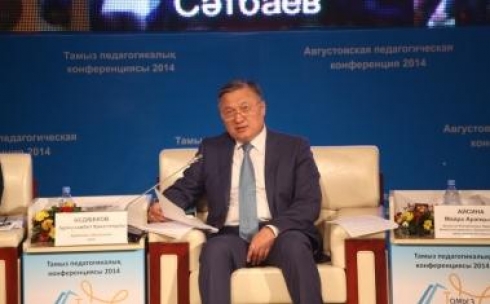 Аким Карагандинской области подверг критике внедрение системы «Білімал»   
