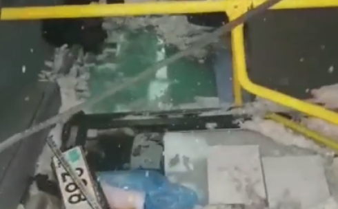 Пассажирский автобус №121 вылетел в кювет после столкновения с автомобилем в Карагандинской области
