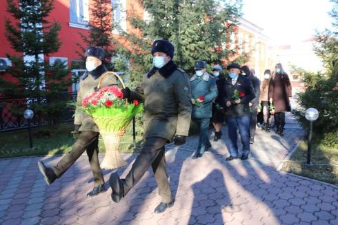 В ДЧС Карагандинской области возложили цветы к мемориалу сотрудников, погибших при исполнении служебных обязанностей