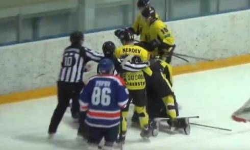 Хоккеисты устроили массовую драку в матче чемпионата Казахстана. Видео