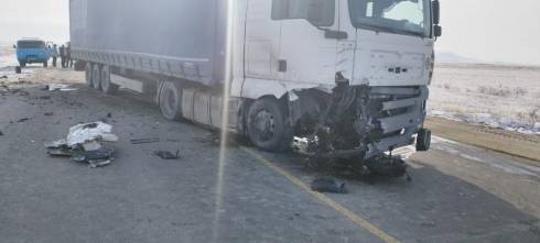 На трассе «Алматы-Екатеринбург» после столкновения легкового и грузового автомобилей скончались 3 человека