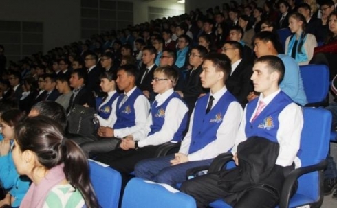 Карагандинские школьники получили две золотые медали по итогам Президентской олимпиады 