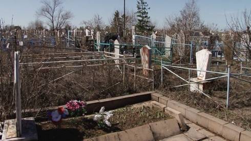 На кладбищах Темиртау вандалы вновь грабят могилы