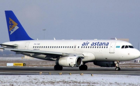 Летевший из Караганды в Алматы борт Air Astana вынуждено сел в Астане