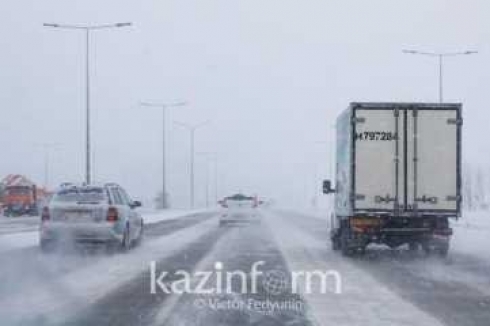 Движение транспорта ограничили на двух дорогах Карагандинской области