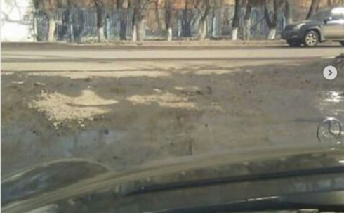 В акимате Караганды ответили на жалобу о разбитой дороге по улице Мельничной