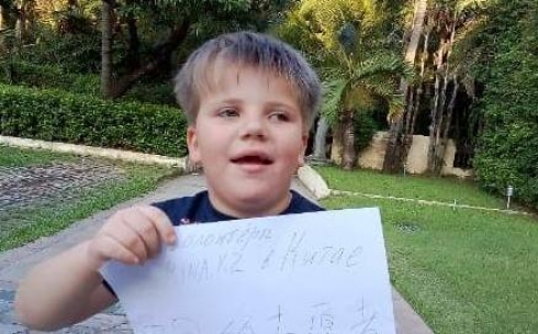 В Караганде мальчику необходима помощь в борьбе с неполным параличом