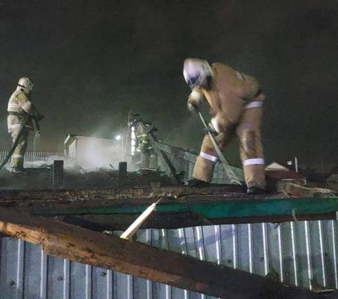В Караганде во время пожара в частном доме погибли два человека