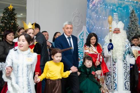 Карагандинских детей поздравили с наступающим Новым годом на Президентской елке