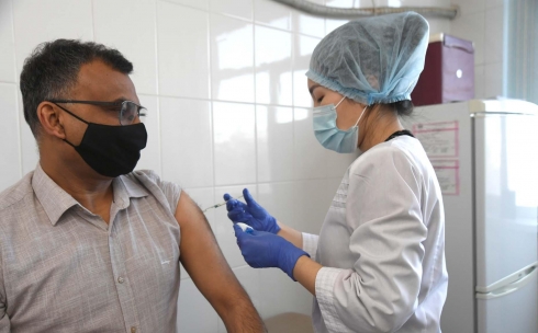 Вакцинацию для сотрудников АО «АрселорМиттал Темиртау» проводят и на рабочем месте