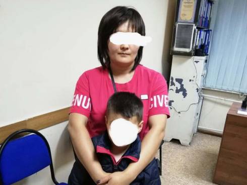 Пропавшего 6-летнего мальчика вернули матери в Караганде