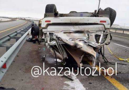 Водитель пострадал при опрокидывании внедорожника на трассе Нур-Султан - Темиртау