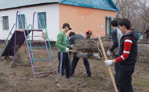 В селе Чкалово проведен субботник по устранению последствий паводка 