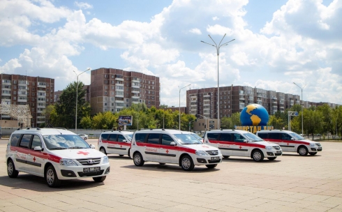 Ерлан Нигматулин, Давид Кемертелидзе и Жармухамед Аппаз приобрели машины для поликлиник Карагандинской области