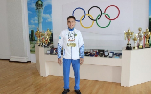 Восемнадцатилетний спортсмен из Темиртау стал чемпионом мира по экипировочному пауэрлифтингу