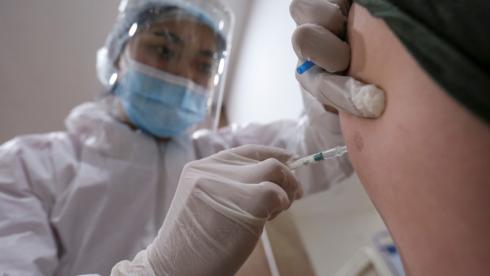 Успеют ли вакцинировать 10 миллионов казахстанцев до осени - ответ министра