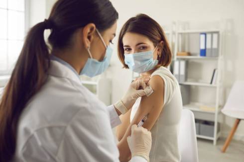 Карагандинцам рекомендуют не откладывать вакцинацию против COVID-19