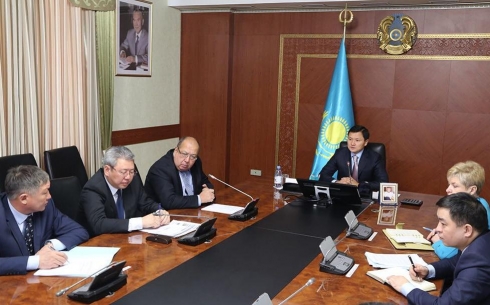 Дуйсебаев заслушал отчеты руководителей АО «Казахтелеком» и  АО «Казпочта»