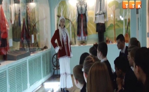 Работники Темиртауского музея ведут работу по воссозданию национальной одежды
