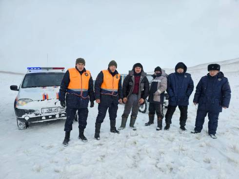 Метель в Карагандинской области: сотни автомобилистов оказались в снежном капкане