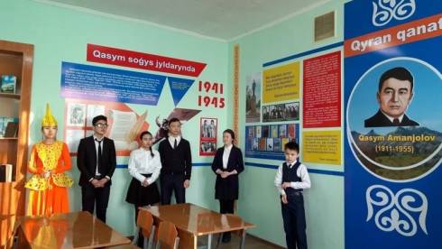 В 92-й гимназии открыли кабинет, посвящённый жизни и творчеству Касыма Аманжолова