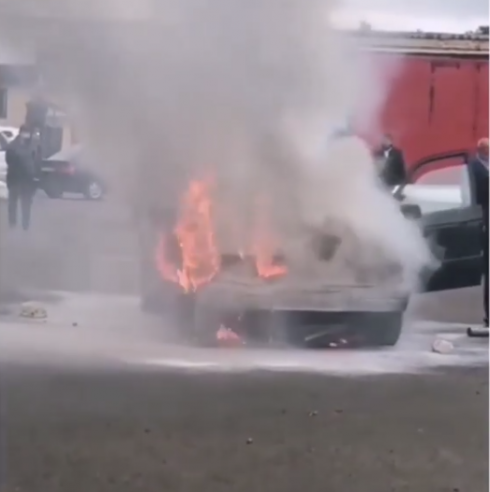 В Караганде на автостоянке сгорел легковой автомобиль
