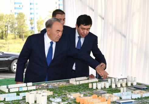 Глава государства ознакомился с ходом строительства нового центра г.Караганды
