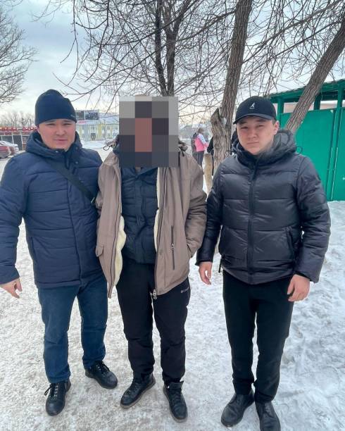 Карагандинские полицейские с поличным поймали карманника на остановке