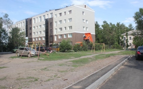 В Караганде строительство бизнес-центра нарушило планы акимата по благоустройству детской площадки