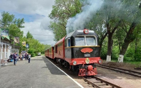 Первый в этом году технический заезд тепловоза на детской железной дороге состоялся в Караганде