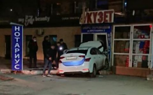 В Караганде автомобилист врезался в охранное агентство