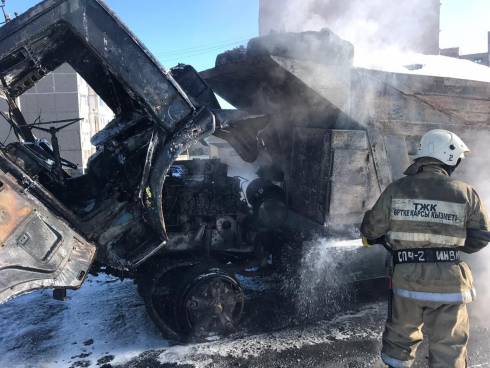 Две машины пострадали в огне за сутки в Карагандинской области