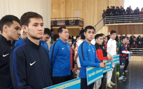 В Караганде соревнуются любительские команды по мини-футболу